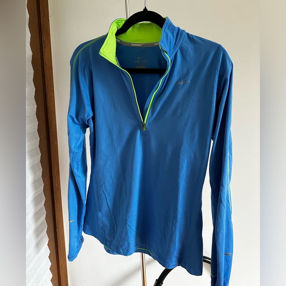 Nike Element Long Sleeve Quarter Zip - Picture 1 of 3